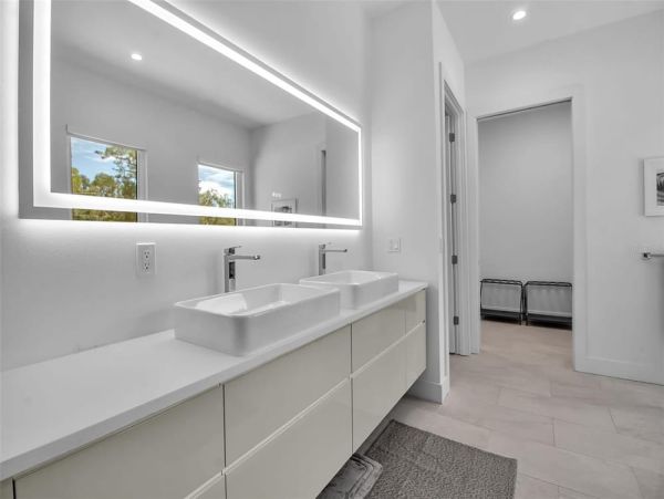 Sarasota Vacation Rentals | Modern Luxury Home with Pool & Spa