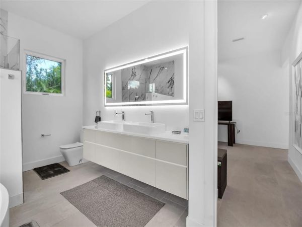 Sarasota Vacation Rentals | Modern Luxury Home with Pool & Spa