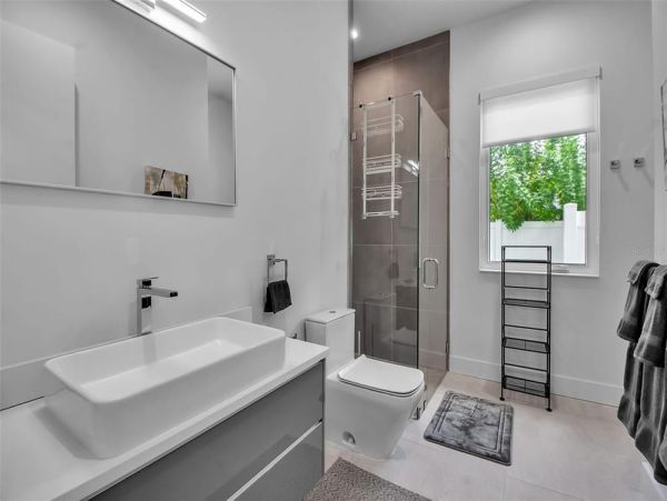 Sarasota Vacation Rentals | Modern Luxury Home with Pool & Spa