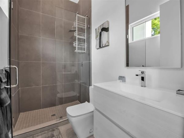 Sarasota Vacation Rentals | Modern Luxury Home with Pool & Spa