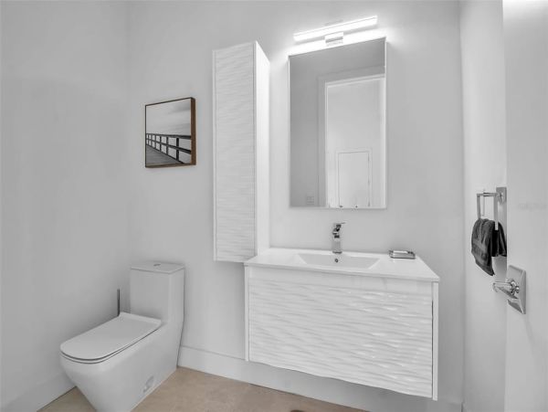 Sarasota Vacation Rentals | Modern Luxury Home with Pool & Spa