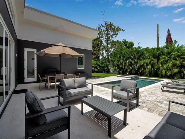 Sarasota Vacation Rentals | Modern Luxury Home with Pool & Spa