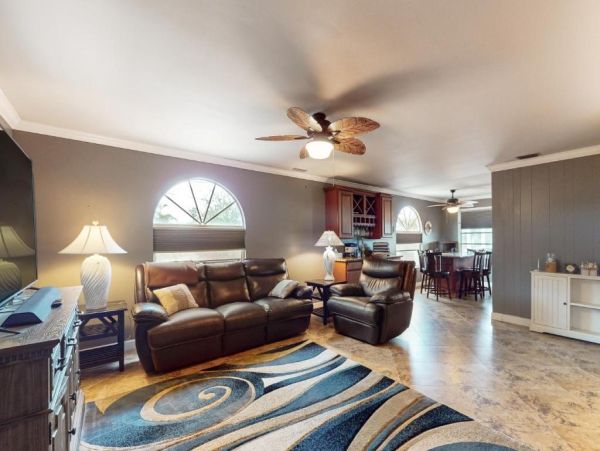 Stunning Coastal Retreat in Fort Myers Beach, FL - Your Dream Getaway