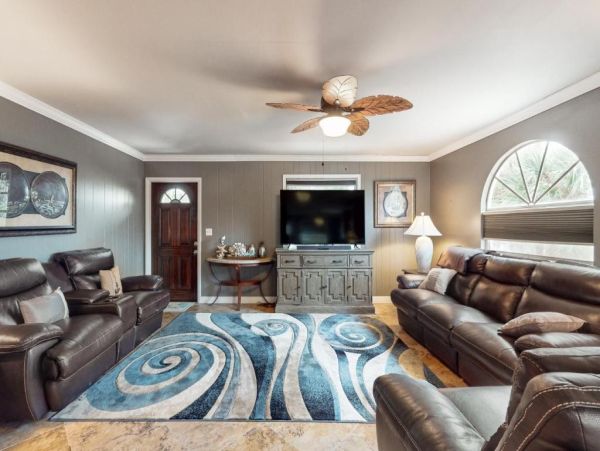 Stunning Coastal Retreat in Fort Myers Beach, FL - Your Dream Getaway