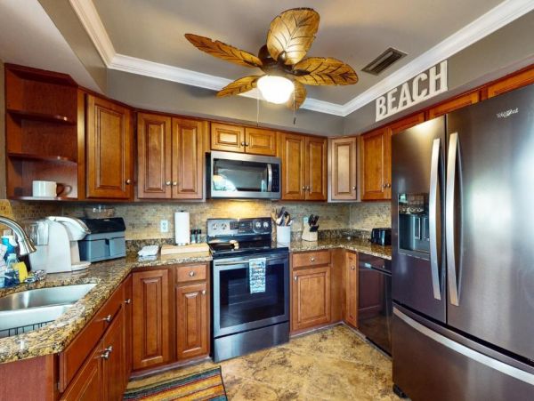 Stunning Coastal Retreat in Fort Myers Beach, FL - Your Dream Getaway