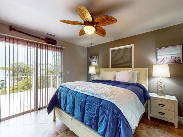 Stunning Coastal Retreat in Fort Myers Beach, FL - Your Dream Getaway