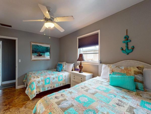 Stunning Coastal Retreat in Fort Myers Beach, FL - Your Dream Getaway