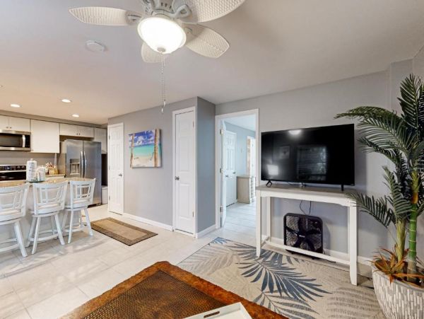 Stunning Coastal Retreat in Fort Myers Beach, FL - Your Dream Getaway