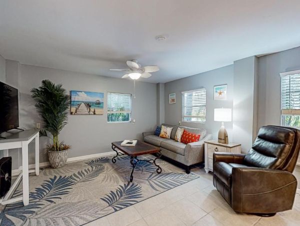 Stunning Coastal Retreat in Fort Myers Beach, FL - Your Dream Getaway
