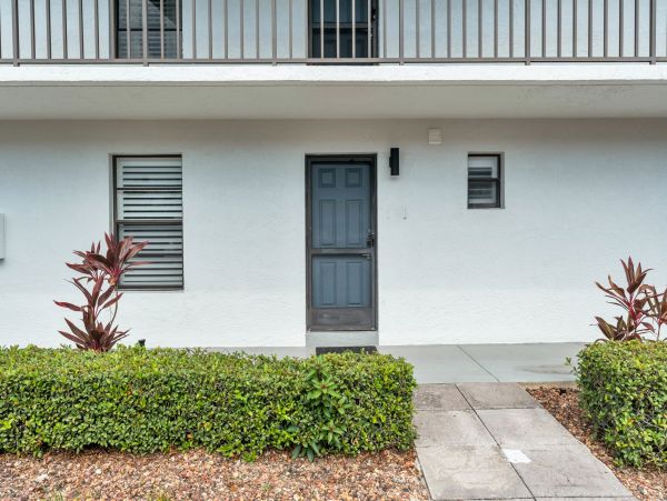 Naples Florida Luxury Condo Vacation Rental with Resort Amenities