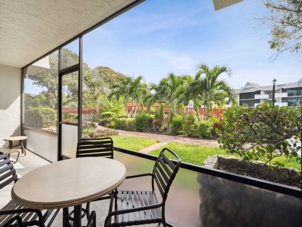 Naples Florida Condo Rental Resort Vacation Rental with Pool & Lanai