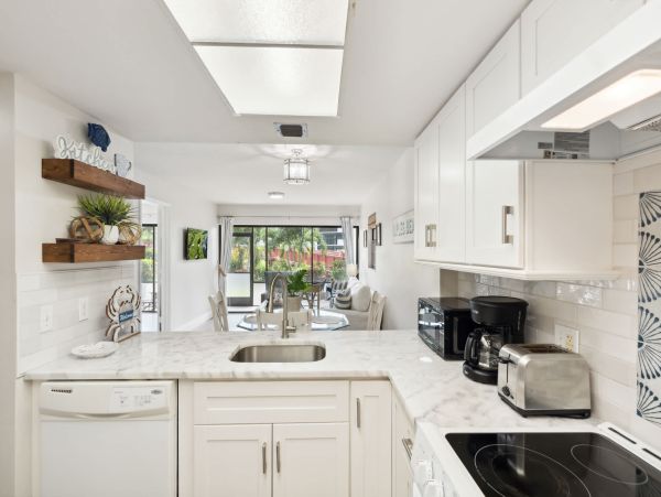 Naples Florida Condo Rental Resort Vacation Rental with Pool & Lanai