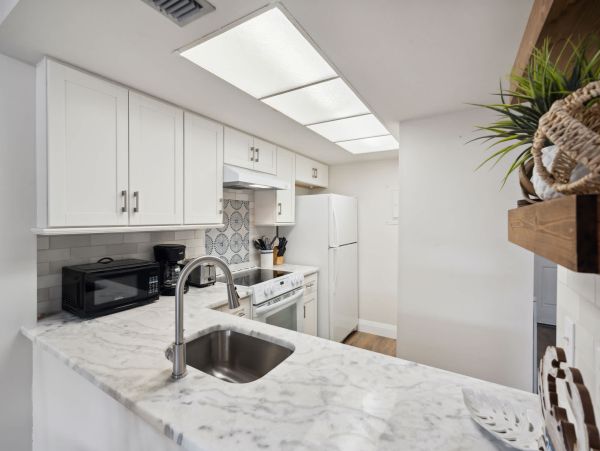 Naples Florida Condo Rental Resort Vacation Rental with Pool & Lanai