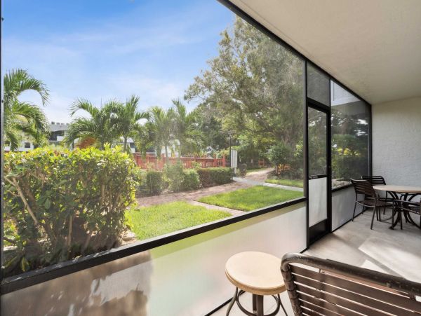 Naples Florida Condo Rental Resort Vacation Rental with Pool & Lanai