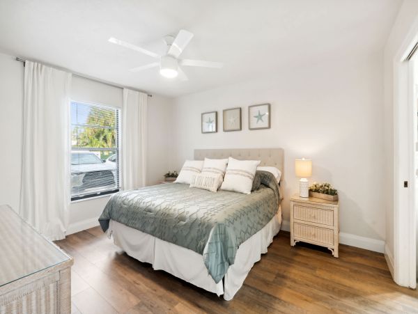 Naples Florida Condo Rental Resort Vacation Rental with Pool & Lanai