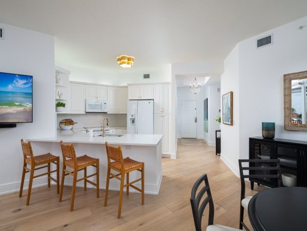 Naples Florida Condo Rental 3-Bedroom Vacation Rental Near Vanderbilt Beach