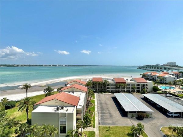 Clearwater Beach Vacation Rentals - Luxury 3-Bedroom Condo with Pools & Private Beach Access