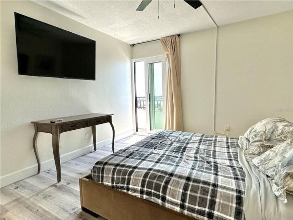 Clearwater Beach Vacation Rentals - Luxury 3-Bedroom Condo with Pools & Private Beach Access