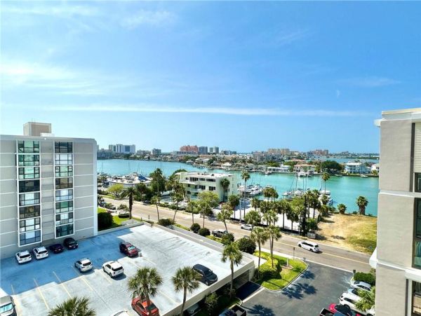 Clearwater Beach Vacation Rentals - Luxury 3-Bedroom Condo with Pools & Private Beach Access