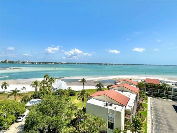 Clearwater Beach Vacation Rentals - Luxury 3-Bedroom Condo with Pools & Private Beach Access