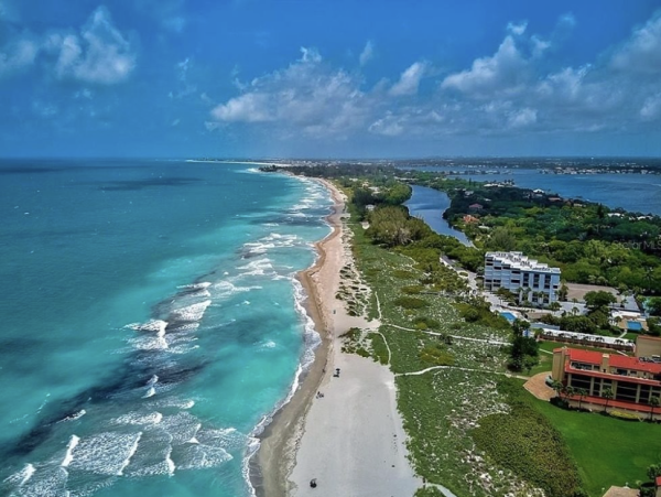 Luxury Loanboat Key Vacation Rental | Beachfront Condo with Resort Amenities