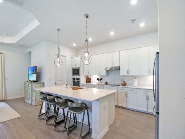 Discover Luxurious Living at Venice