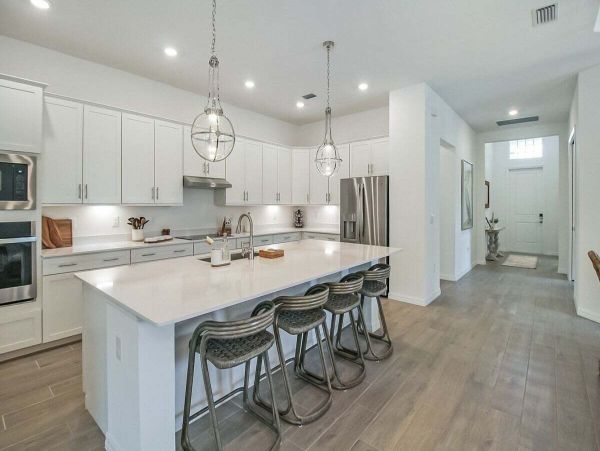 Discover Luxurious Living at Venice