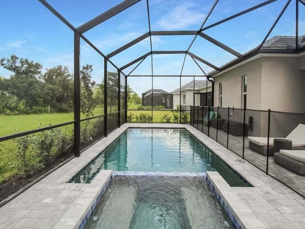 Discover Luxurious Living at Venice