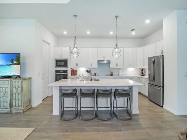 Discover Luxurious Living at Venice