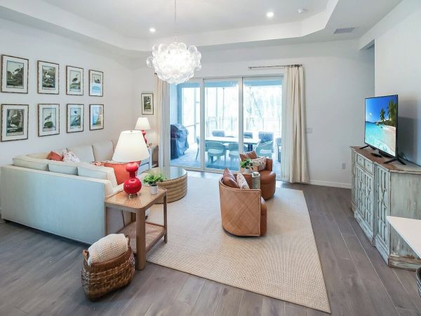 Discover Luxurious Living at Venice