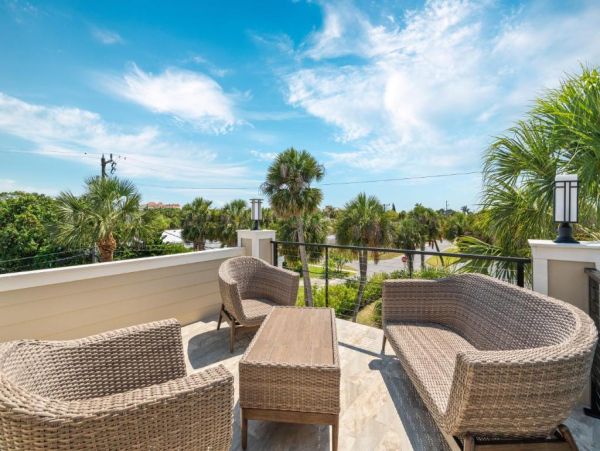 Clearwater Beach Vacation Rental Home with Pool & 4 Bedrooms Steps to the Beach
