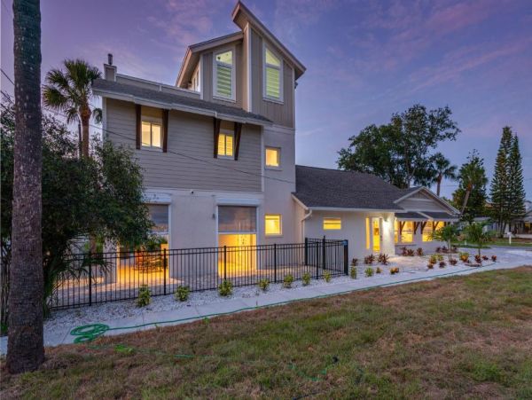 Clearwater Beach Vacation Rental Home with Pool & 4 Bedrooms Steps to the Beach