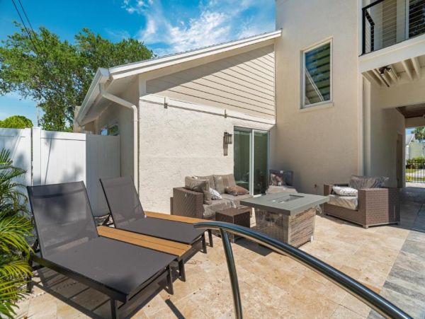 Clearwater Beach Vacation Rental Home with Pool & 4 Bedrooms Steps to the Beach