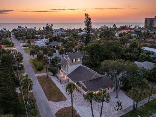 Clearwater Beach Vacation Rental Home with Pool & 4 Bedrooms Steps to the Beach
