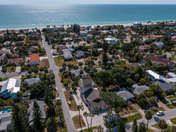 Clearwater Beach Vacation Rental Home with Pool & 4 Bedrooms Steps to the Beach