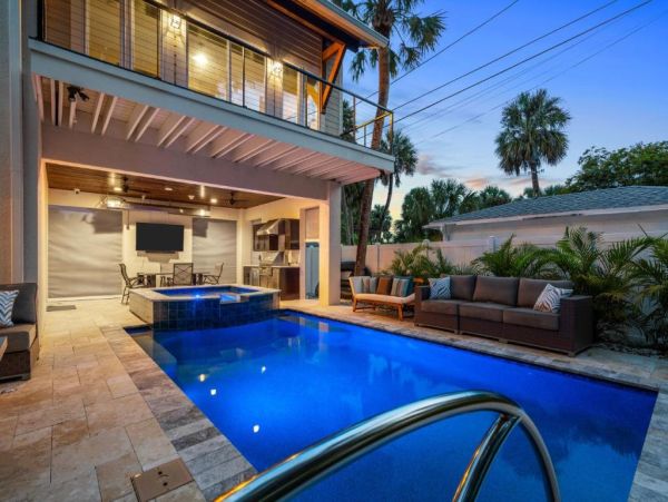 Clearwater Beach Vacation Rental Home with Pool & 4 Bedrooms Steps to the Beach