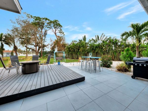Siesta Key Vacation Rental with Private Hot Tub Dog-Friendly Florida Beach House