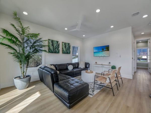 Sanibel Vacation Rental Home Pet-Friendly Beach House with Deck & Modern Amenities