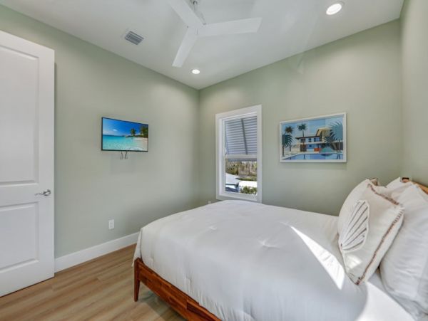 Sanibel Vacation Rental Home Pet-Friendly Beach House with Deck & Modern Amenities
