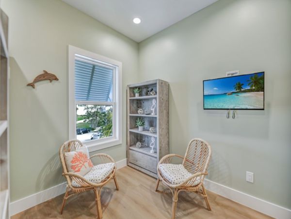 Sanibel Vacation Rental Home Pet-Friendly Beach House with Deck & Modern Amenities