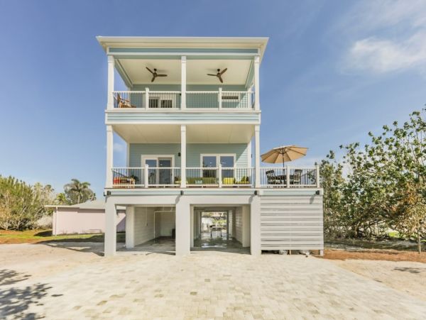 Sanibel Vacation Rental Home Pet-Friendly Beach House with Deck & Modern Amenities