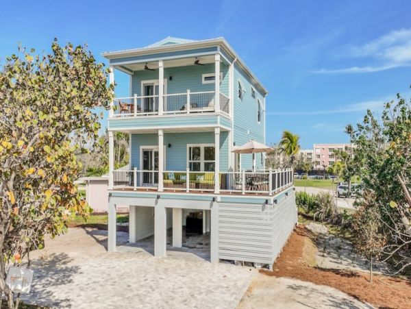 Sanibel Vacation Rental Home Pet-Friendly Beach House with Deck & Modern Amenities