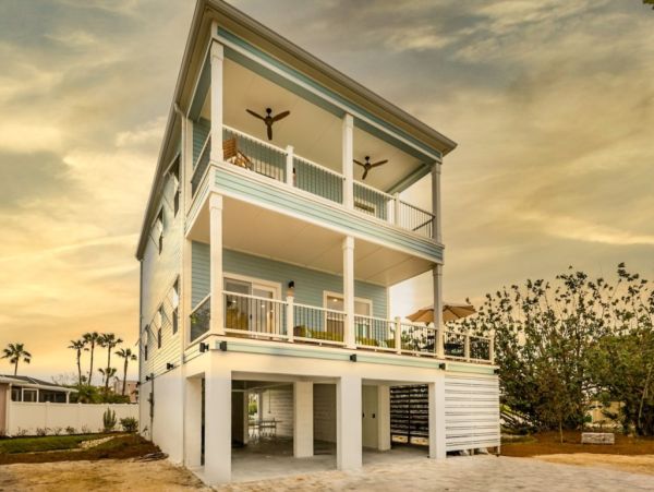 Sanibel Vacation Rental Home Pet-Friendly Beach House with Deck & Modern Amenities