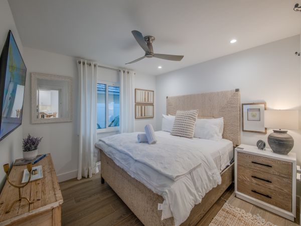 Luxury Home Rental n Naples - Beach House with Pool & Spa