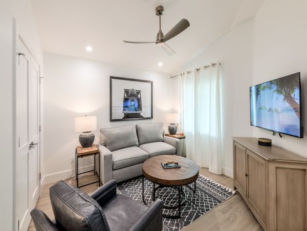 Luxury Home Rental n Naples - Beach House with Pool & Spa