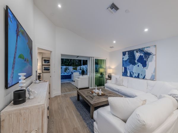 Luxury Home Rental n Naples - Beach House with Pool & Spa
