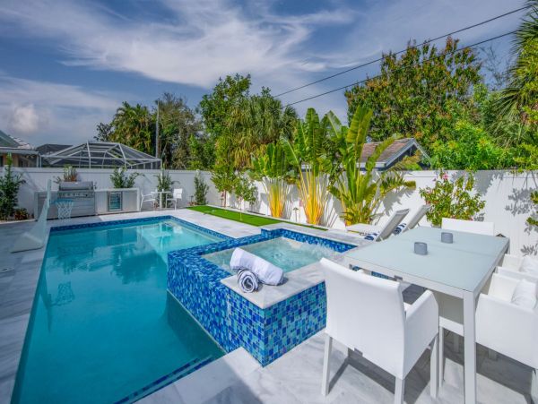Luxury Home Rental n Naples - Beach House with Pool & Spa