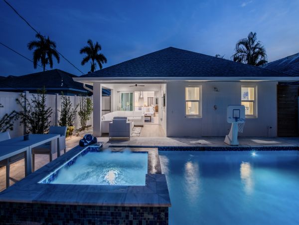 Luxury Home Rental n Naples - Beach House with Pool & Spa