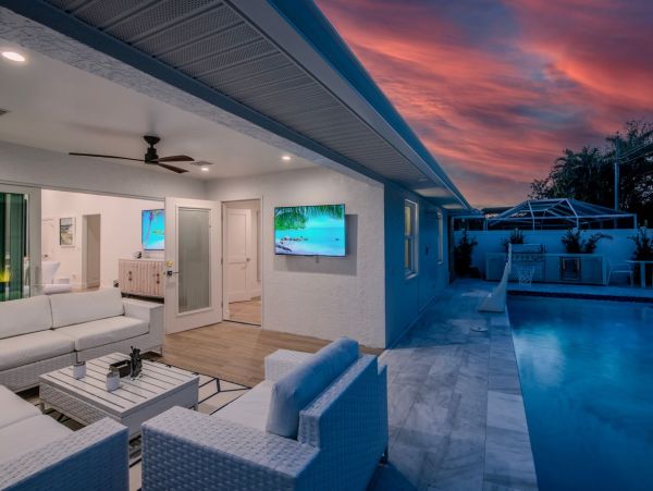 Luxury Home Rental n Naples - Beach House with Pool & Spa