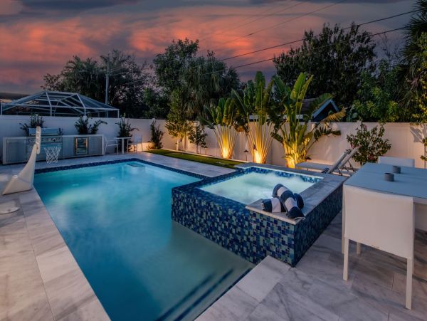 Luxury Home Rental n Naples - Beach House with Pool & Spa